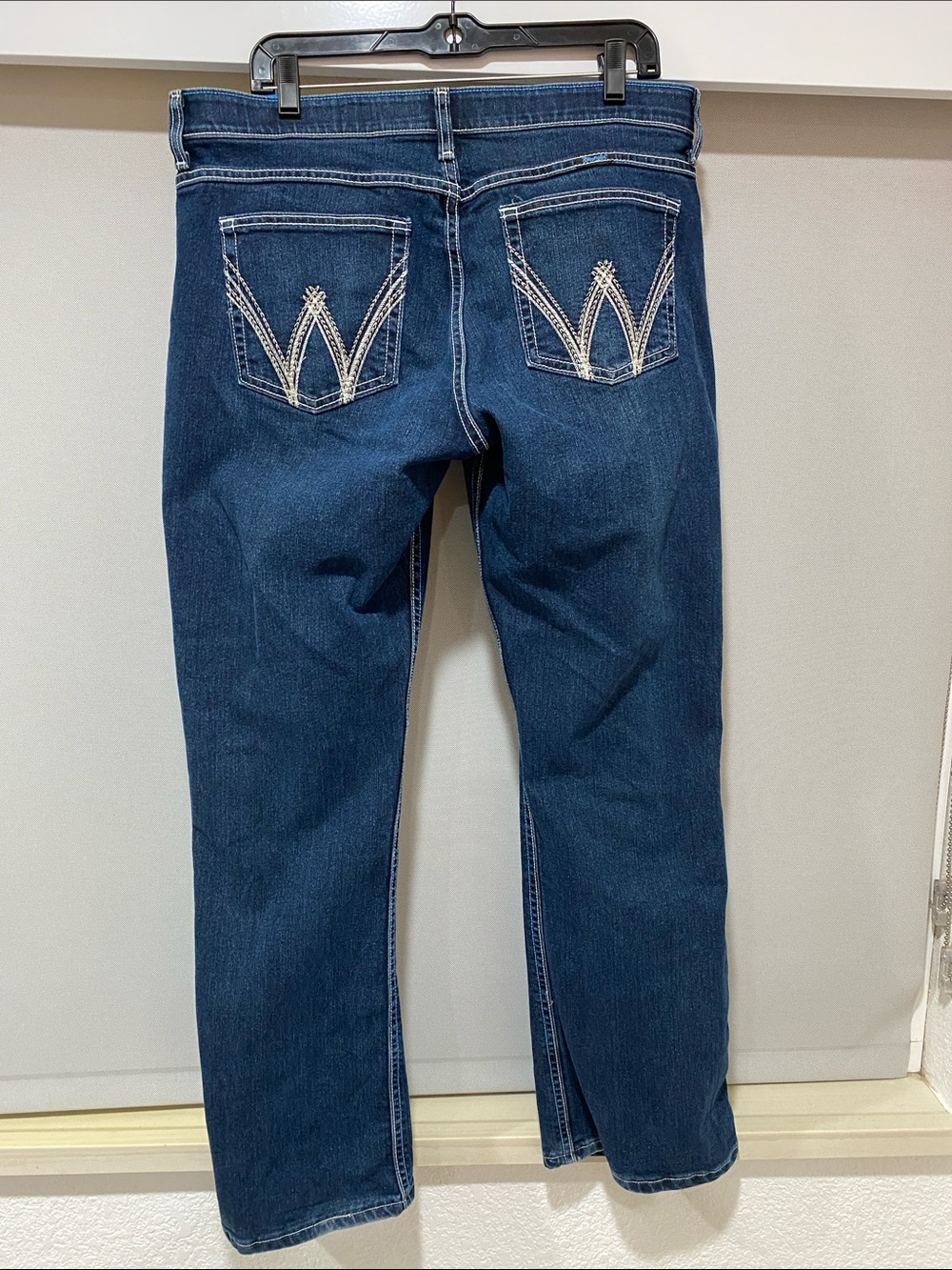 Wrangler Q-baby Blue Straight Leg Women's Jeans with Signature Pocket Stitching
